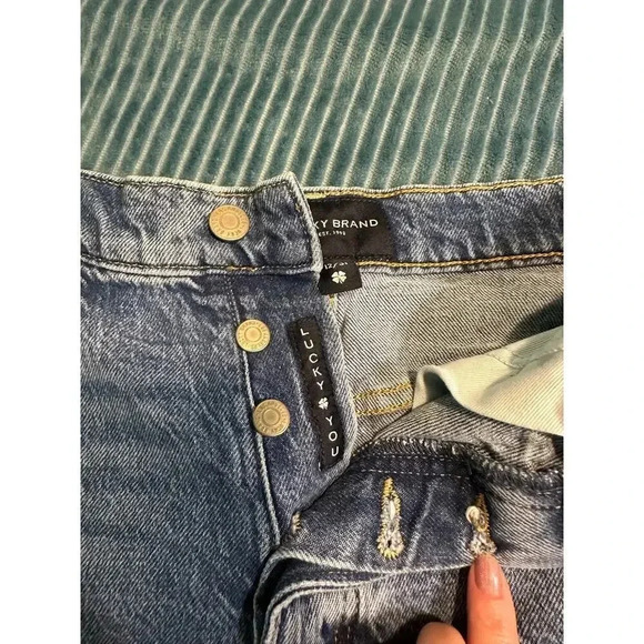 Lucky Brand Women's Distressed Button-Fly Denim Shorts - Size 12/31 - Picture 2 of 4